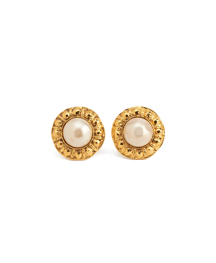 Chanel Vintage Pearl Clip On Earrings