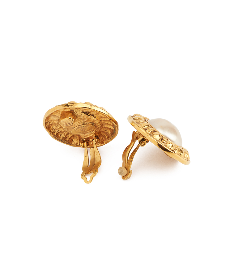 Chanel Vintage Pearl Clip On Earrings